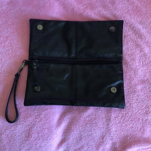 Wristlet Faux leather w/ gunmetal stud detail - Picture 10 of 10